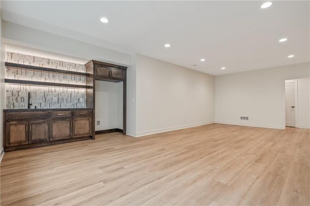4125 NE Dearborn Lane, Lee's Summit, MO 64064