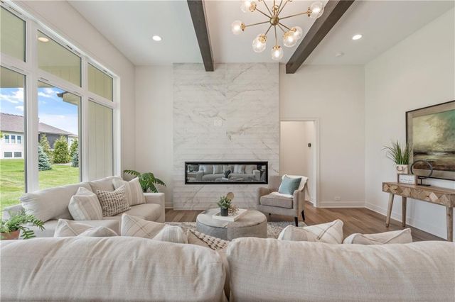 4125 NE Dearborn Lane, Lee's Summit, MO 64064