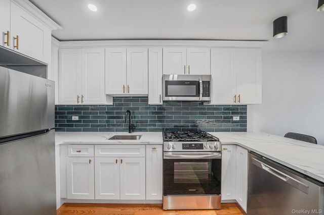 14225 250th Street, Rosedale, NY 11422