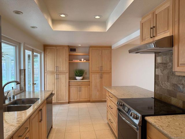 421 Santa Helena, Solana Beach, CA 92075