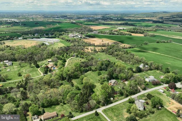 1974 YINGLING DR, Spring Grove, PA 17362