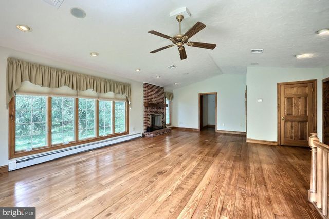 1974 YINGLING DR, Spring Grove, PA 17362