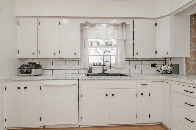 312 NW 6th Street, Tulia, TX 79088