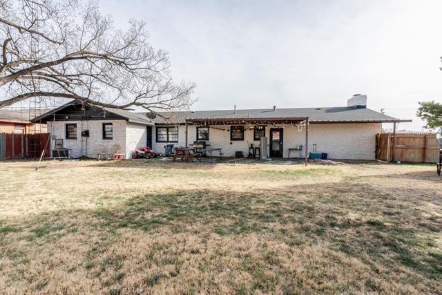 312 NW 6th Street, Tulia, TX 79088