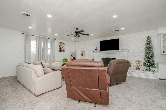 312 NW 6th Street, Tulia, TX 79088