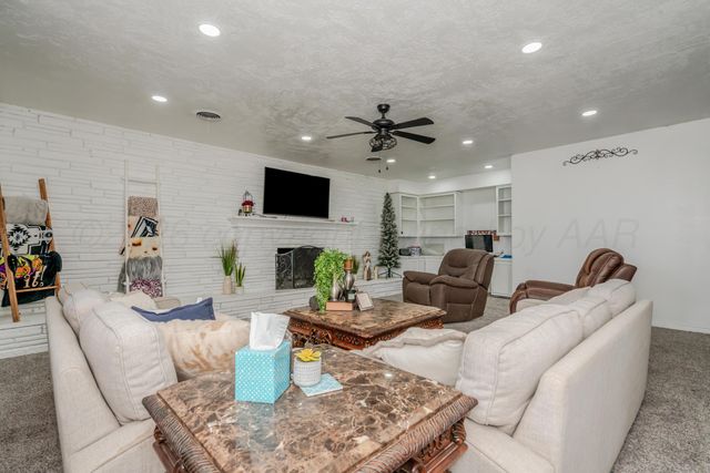 312 NW 6th Street, Tulia, TX 79088