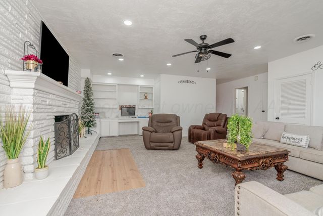 312 NW 6th Street, Tulia, TX 79088