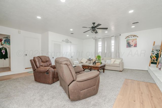 312 NW 6th Street, Tulia, TX 79088