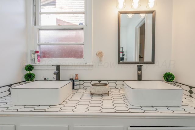 312 NW 6th Street, Tulia, TX 79088