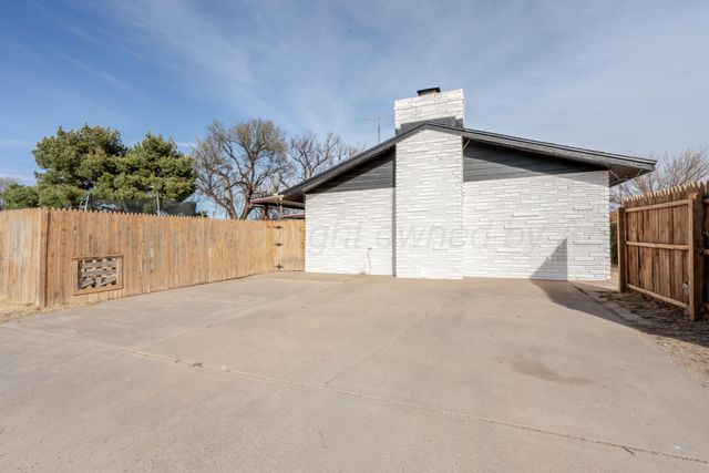 312 NW 6th Street, Tulia, TX 79088