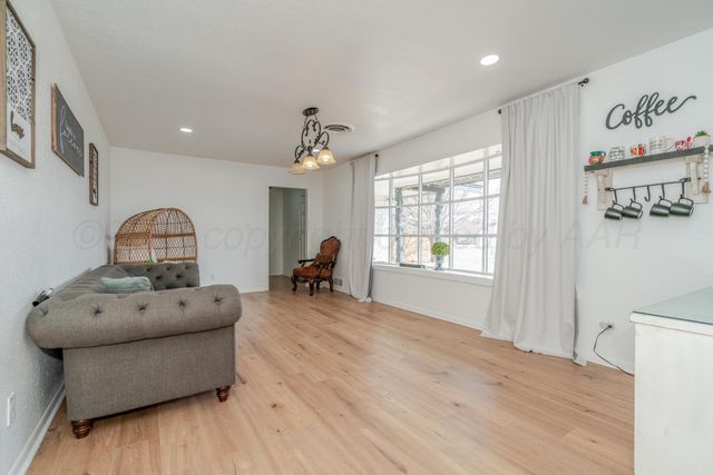 312 NW 6th Street, Tulia, TX 79088