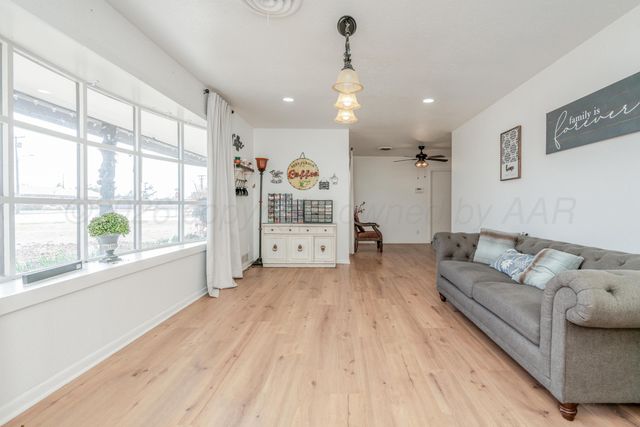 312 NW 6th Street, Tulia, TX 79088