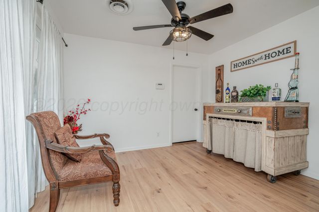 312 NW 6th Street, Tulia, TX 79088