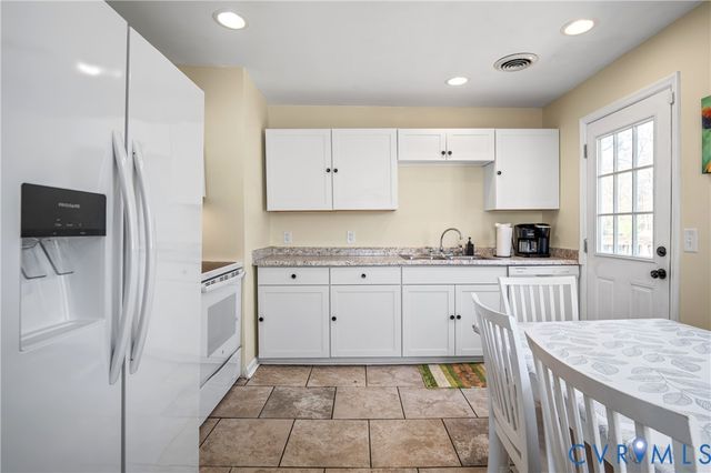 508 Dakar Dr, Sandston, VA 23150