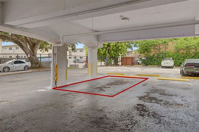 12590 NE 16th Ave 402, North Miami, FL 33161