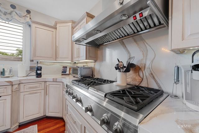 729 N 7TH Avenue, Addison, IL 60101