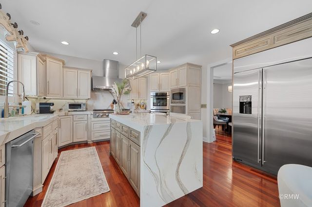 729 N 7TH Avenue, Addison, IL 60101