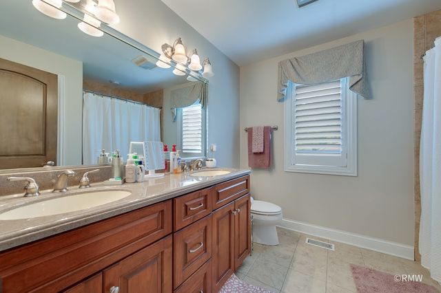 729 N 7TH Avenue, Addison, IL 60101