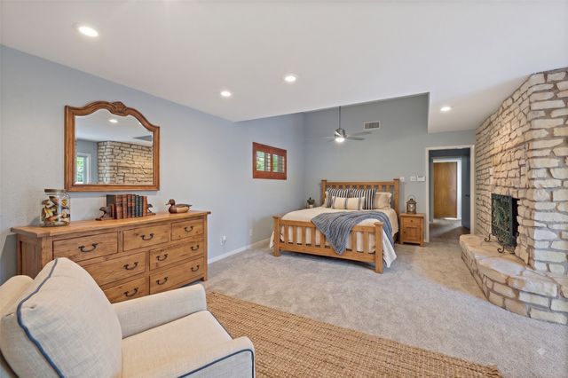 1035 Holiday Circle, Seven Points, TX 75143