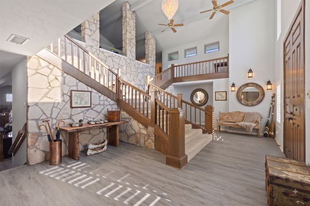 1035 Holiday Circle, Seven Points, TX 75143
