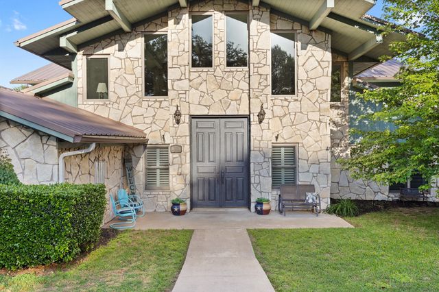 1035 Holiday Circle, Seven Points, TX 75143