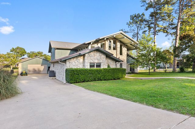 1035 Holiday Circle, Seven Points, TX 75143