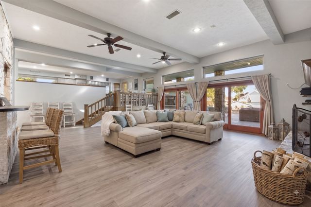 1035 Holiday Circle, Seven Points, TX 75143