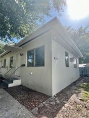 962 NW 6th St 1, Miami, FL 33136