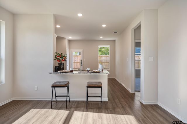 615 Park Central, Chandler, TX 75758