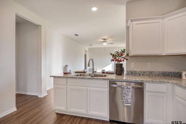 615 Park Central, Chandler, TX 75758