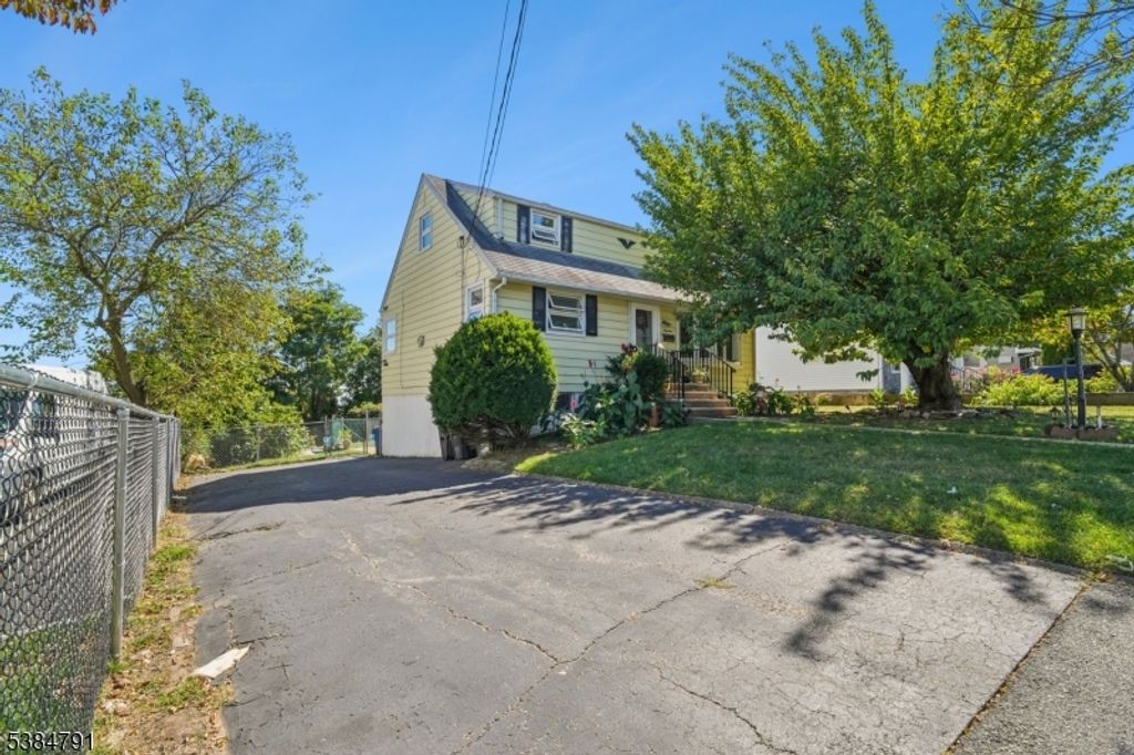 19 Mayfair Pl, Clifton City, NJ 07013