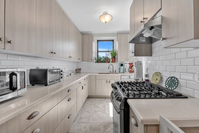 8451 Beverly Rd Apt 6A, New York City, NY 11415