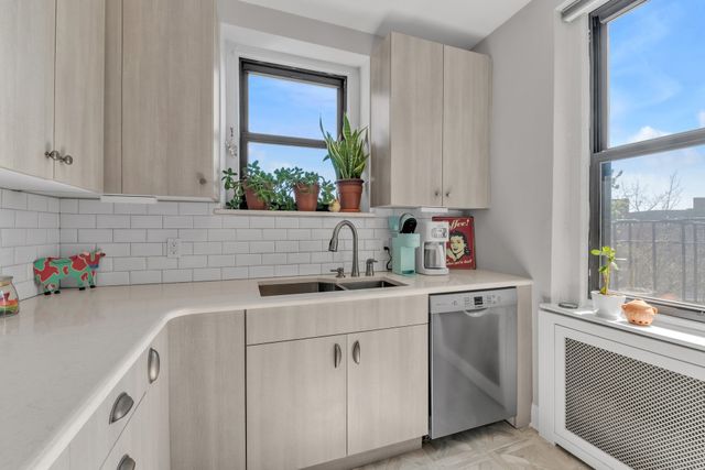 8451 Beverly Rd Apt 6A, New York City, NY 11415