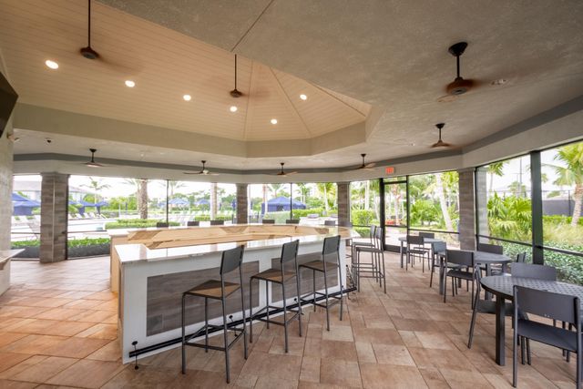 4486 Appleton Circle W, Oakland Park, FL 33309