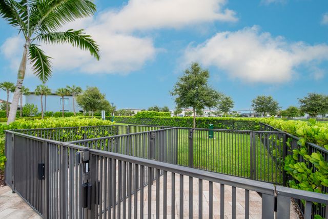 4486 Appleton Circle W, Oakland Park, FL 33309