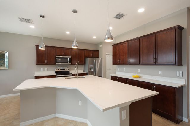 4486 Appleton Circle W, Oakland Park, FL 33309