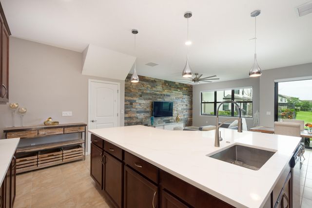 4486 Appleton Circle W, Oakland Park, FL 33309