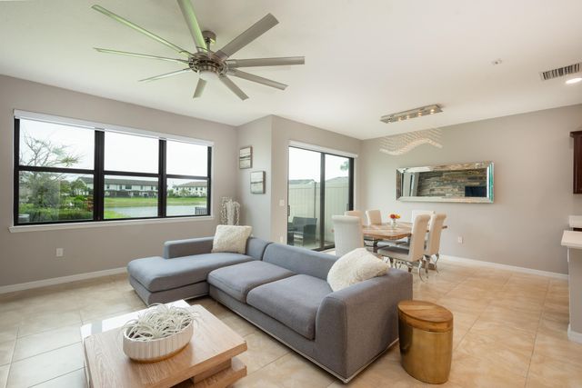 4486 Appleton Circle W, Oakland Park, FL 33309