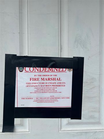 878 S 5th Street, Lindenhurst, NY 11757