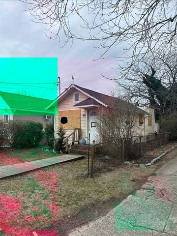 878 S 5th Street, Lindenhurst, NY 11757