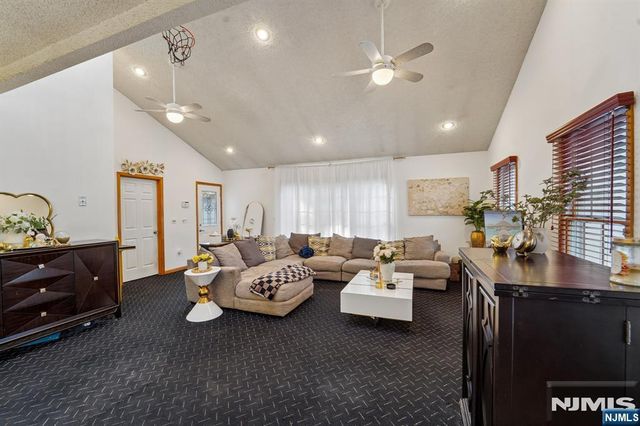 822 Ramapo Avenue, Pompton Lakes, NJ 07442
