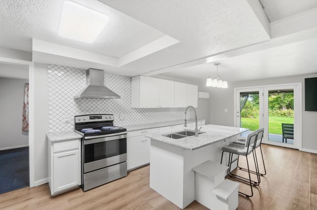 5727 Woodlea Avenue, Fort Wayne, IN 46835