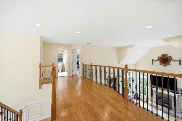17 Meadow Crest Drive, Mahopac, NY 10541