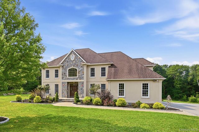 17 Meadow Crest Drive, Mahopac, NY 10541