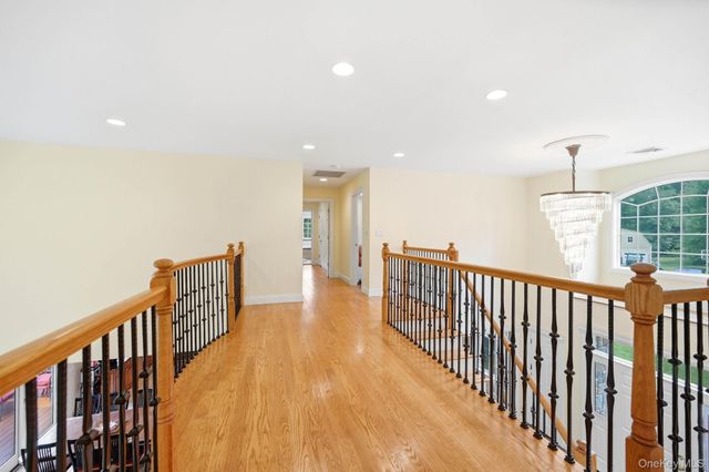 17 Meadow Crest Drive, Mahopac, NY 10541