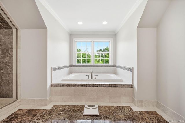 17 Meadow Crest Drive, Mahopac, NY 10541
