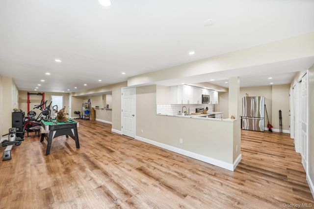 17 Meadow Crest Drive, Mahopac, NY 10541