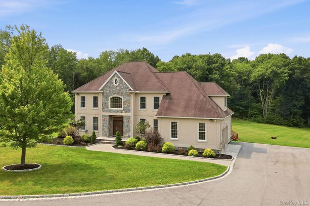 17 Meadow Crest Drive, Mahopac, NY 10541