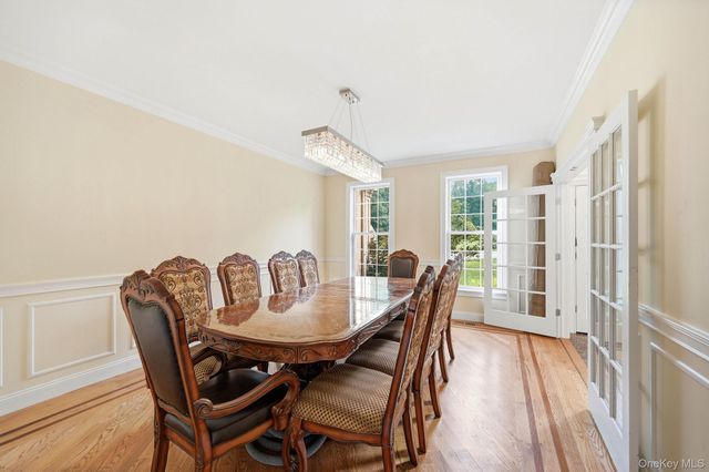 17 Meadow Crest Drive, Mahopac, NY 10541