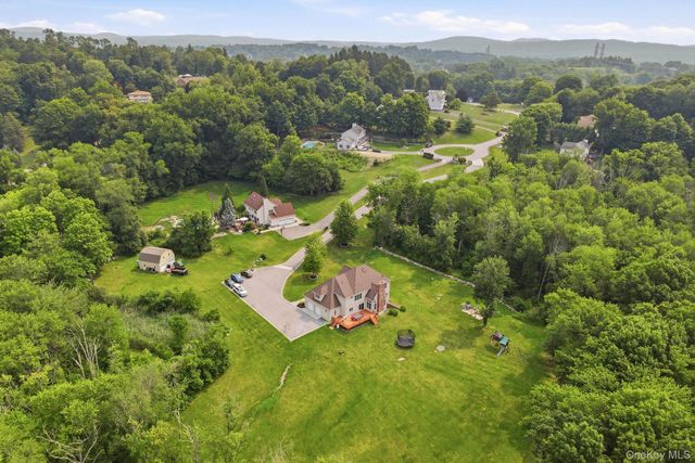 17 Meadow Crest Drive, Mahopac, NY 10541